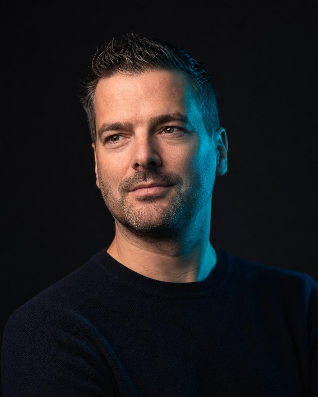Portrait of Bas Mulder, senior freelance full-stack engineer and AI developer